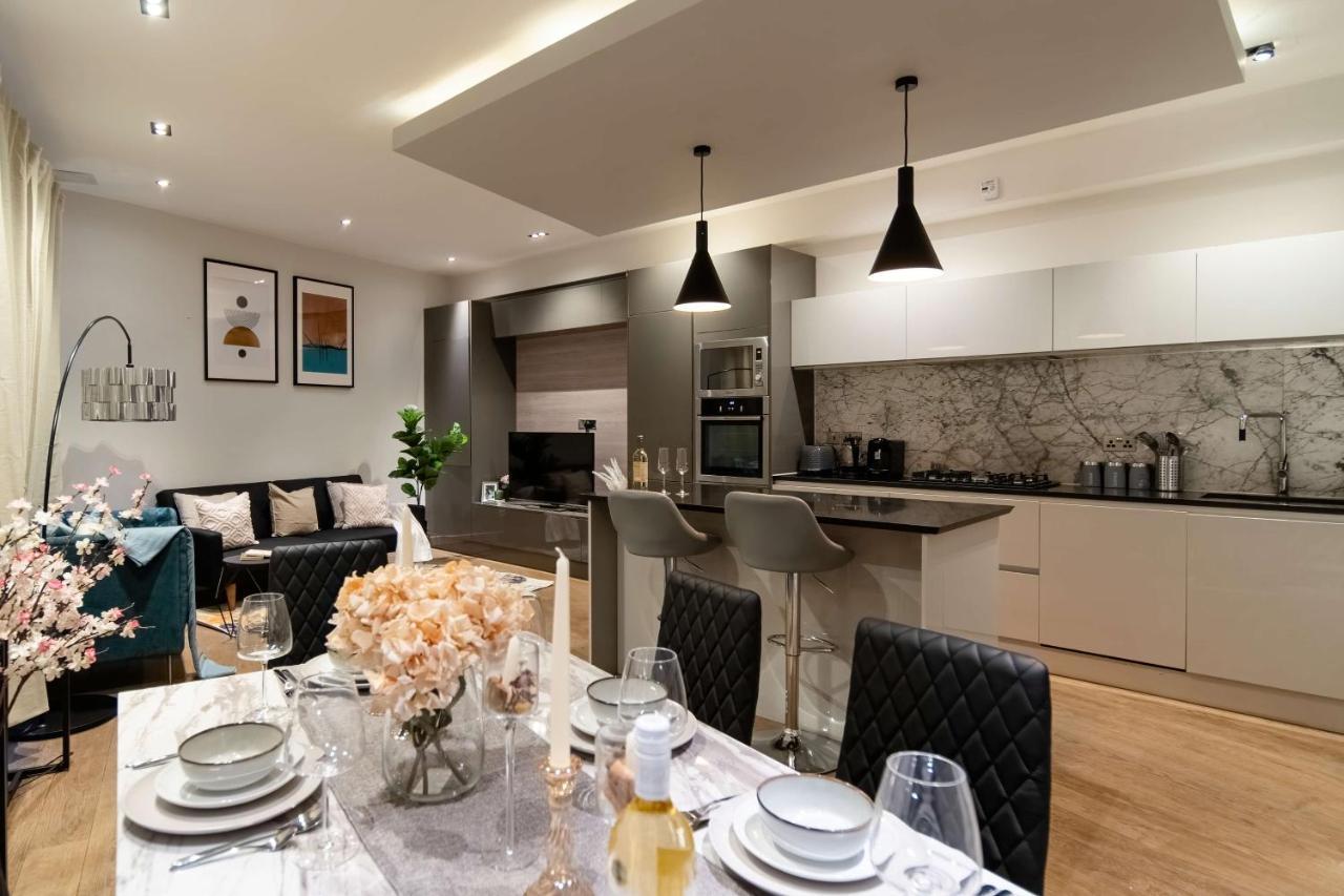 Stunning Camden House With Private Terrace & Free Parking Case de vacanță *