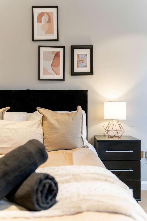 Stunning Camden House With Private Terrace & Free Parking * Londra