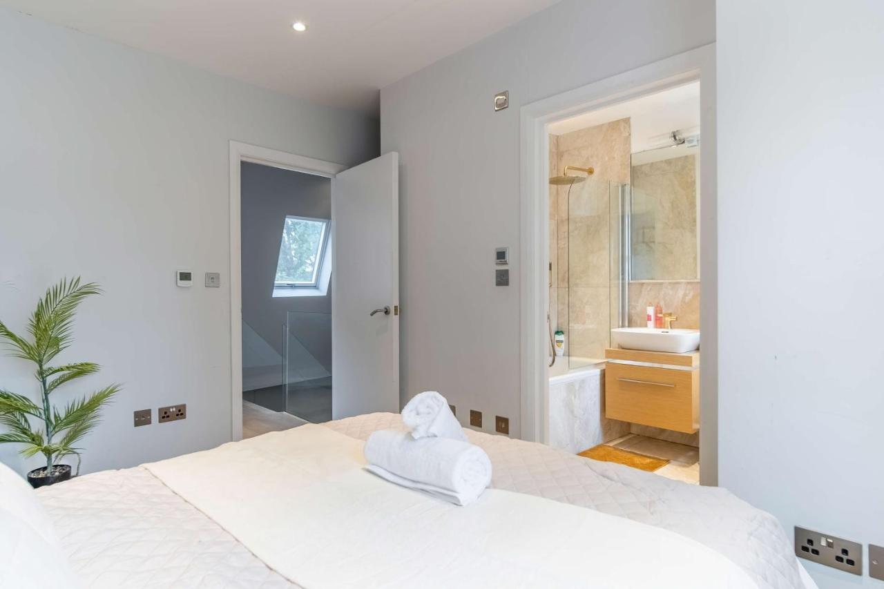 Stunning Camden House With Private Terrace & Free Parking Case de vacanță