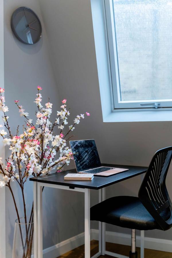Case de vacanță Stunning Camden House With Private Terrace & Free Parking Londra